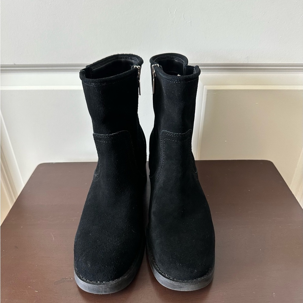 Blondo Black Cassidie Waterproof Suede Low Heel Booties Size 10 - Picture 3 of 8